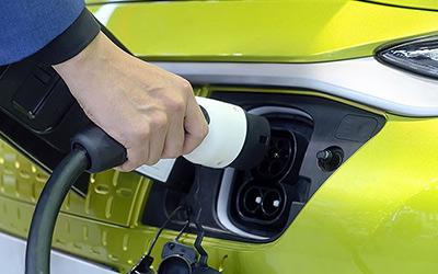 Installation de borne de recharge à domicile pour voiture électrique avec Eco-Pi